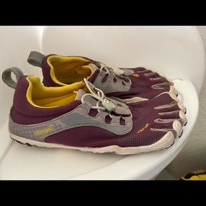 Woman’s Vibram shoes